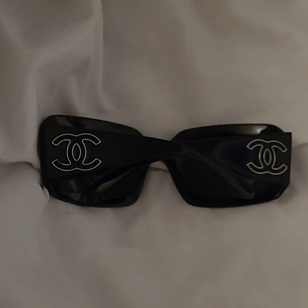 Chanel sunglasses - Picture 2 of 6